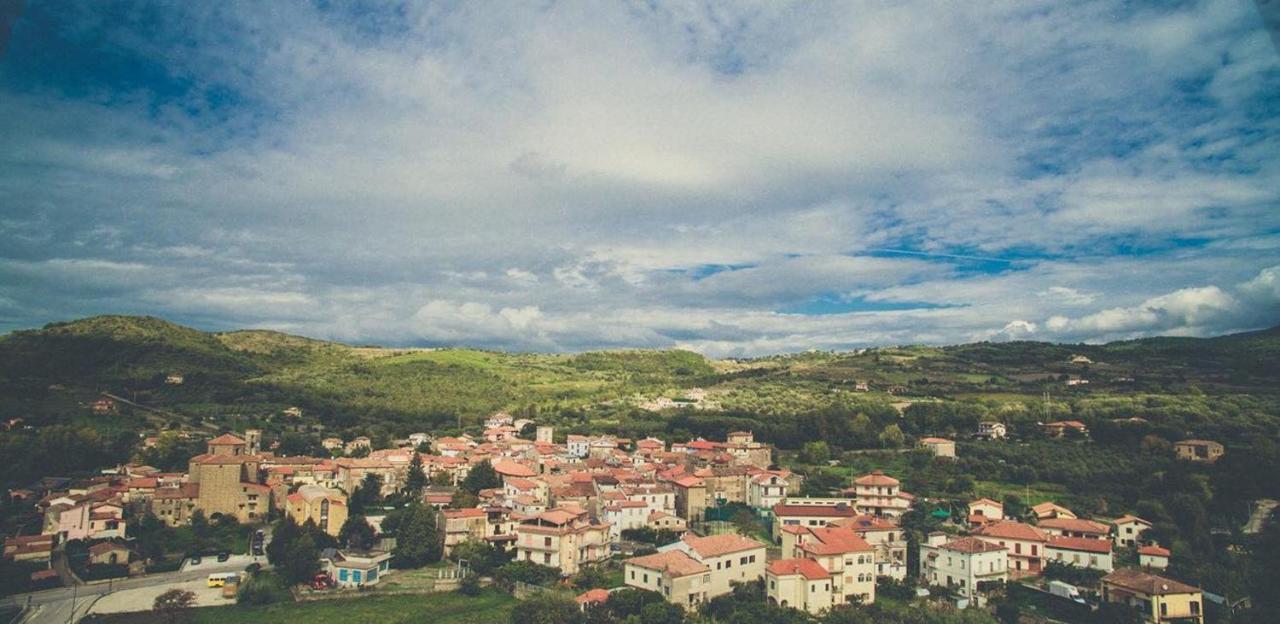 Spacious Apartment In Ceraso With Mountain View Exterior photo